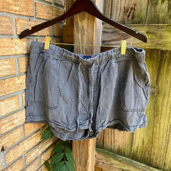 2 Pack GAP Gray/Blue Cargo Shorts with Relaxed Fit - Picture 1 of 7
